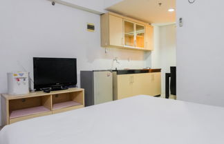 Photo 3 - Stylish and Convenient Studio The Habitat Apartment