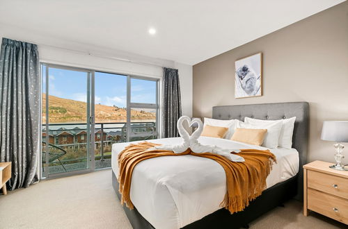 Photo 2 - 2-BEDROOM REMARKABLES APARTMENT