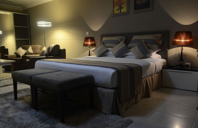 Magnum Hotel & Suites West Bay - Photo 8