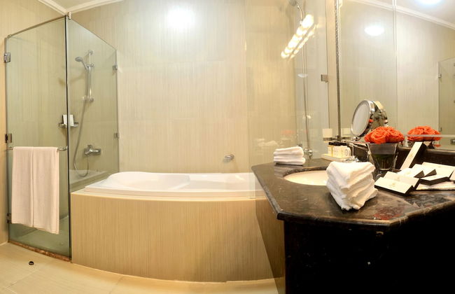 Magnum Hotel & Suites West Bay - Photo 13