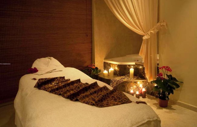 Magnum Hotel & Suites West Bay - Photo 24