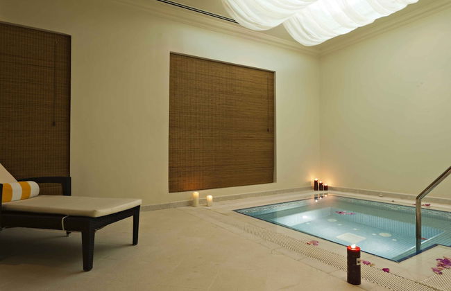 Magnum Hotel & Suites West Bay - Photo 17