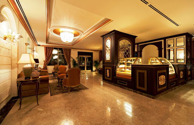 Magnum Hotel & Suites West Bay - Photo 32