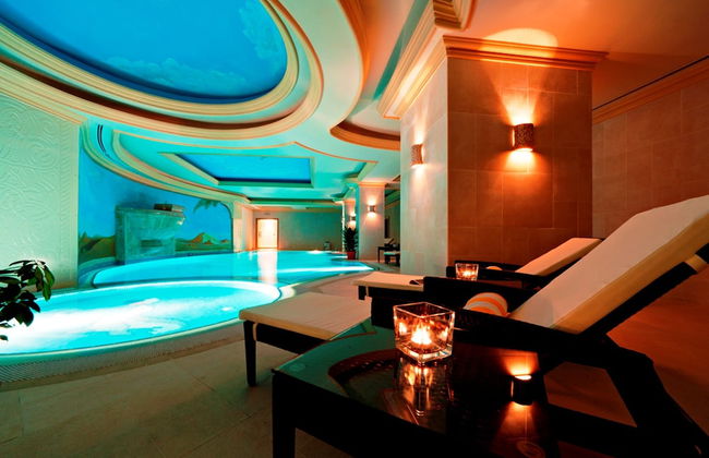 Magnum Hotel & Suites West Bay - Photo 20