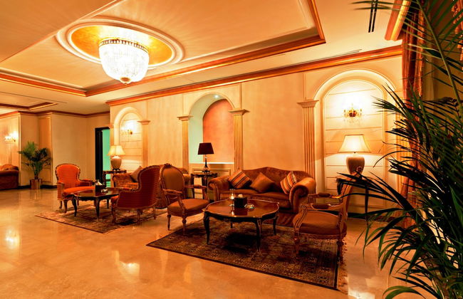 Magnum Hotel & Suites West Bay - Photo 4