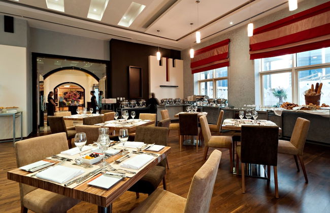 Magnum Hotel & Suites West Bay - Photo 33