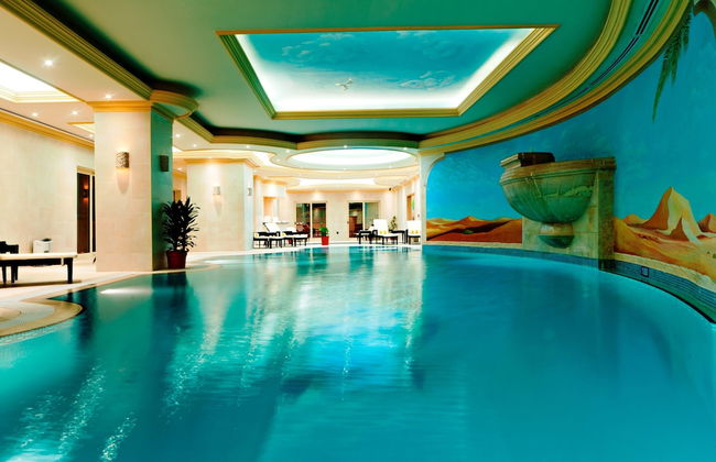 Magnum Hotel & Suites West Bay - Photo 16