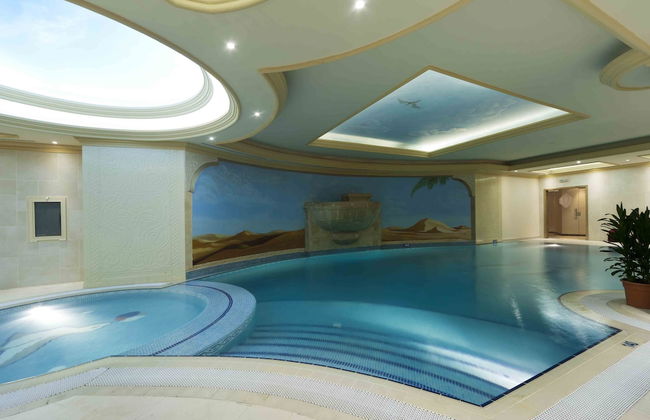 Magnum Hotel & Suites West Bay - Photo 14