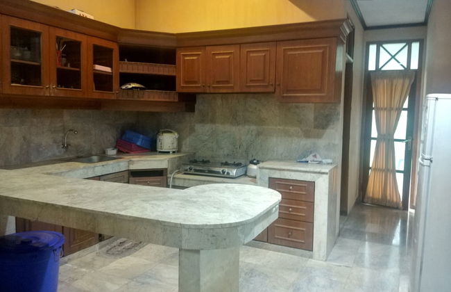 Villa Beverly Hills Puncak for 50 pax - Foto 9