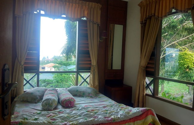 Villa Beverly Hills Puncak for 50 pax - Foto 4