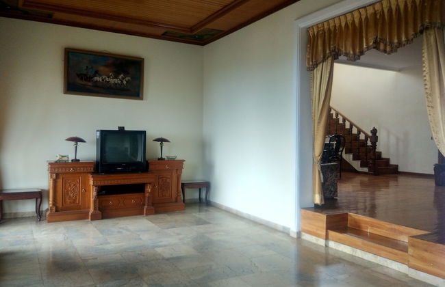 Villa Beverly Hills Puncak for 50 pax - Foto 18