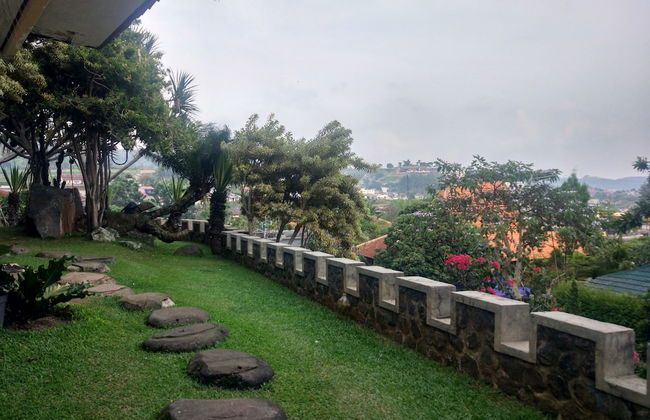 Villa Beverly Hills Puncak for 50 pax - Foto 1