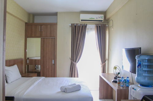 Foto 4 - Affordable Price Studio at Sky View Apartment