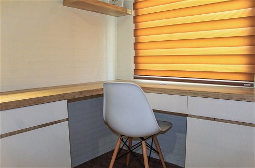 Photo 6 - Minimalist and Cozy Studio Room at Ayodhya Apartment