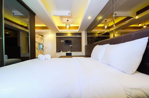 Photo 5 - Spacious Studio Room at Green Pramuka Apartment