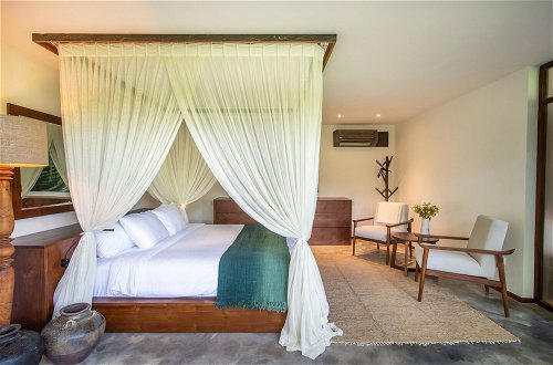 Photo 16 - Luxury Jungle Villa, 3 BR, Ubud With Staff