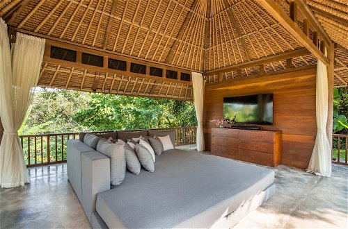 Photo 9 - Luxury Jungle Villa, 3 BR, Ubud With Staff