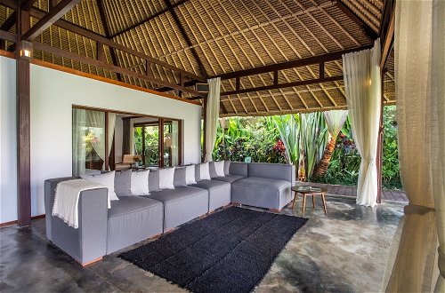 Foto 34 - Luxury Jungle Villa, 3 BR, Ubud With Staff