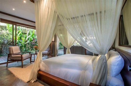 Foto 4 - Luxury Jungle Villa, 3 BR, Ubud With Staff