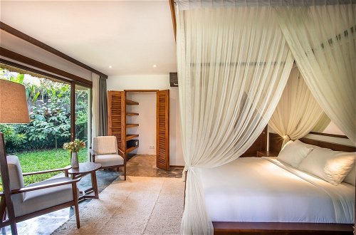Photo 17 - Luxury Jungle Villa, 3 BR, Ubud With Staff