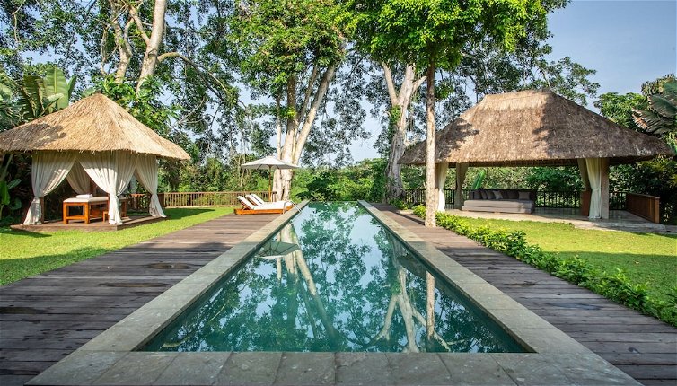 Foto 1 - Luxury Jungle Villa, 3 BR, Ubud With Staff