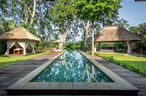 Foto 1 - Luxury Jungle Villa, 3 BR, Ubud With Staff