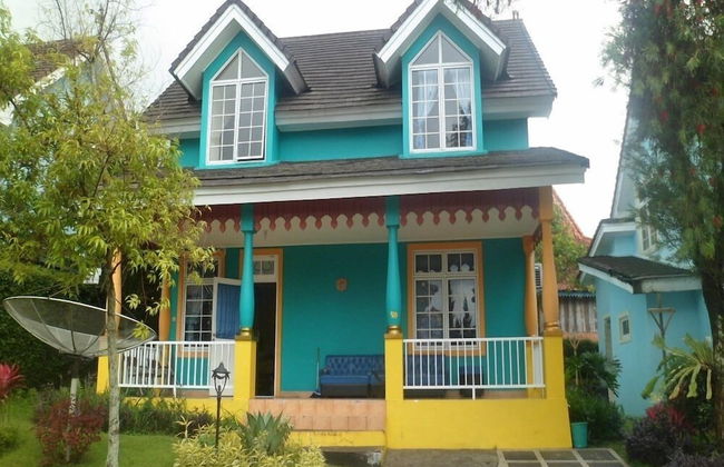 Villa Kota Bunga Violet - Foto 1