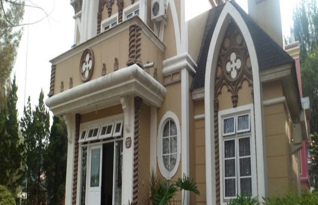Villa Kota Bunga Violet - Foto 50