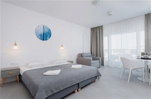 Foto 4 - Aquamarina Prima Apartments by Renters