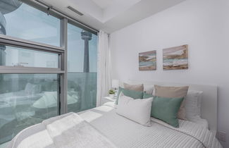 Photo 2 - Elegant condo with stunning lake & views