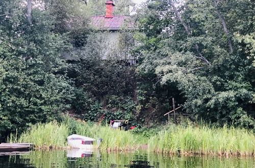 Photo 19 - Tranquil Lakeside Cottage Retreat