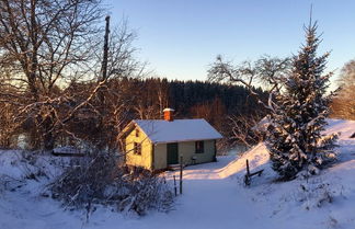 Photo 1 - Tranquil Lakeside Cottage Retreat