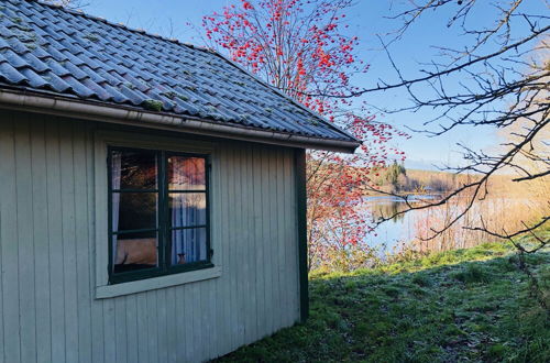 Photo 25 - Tranquil Lakeside Cottage Retreat