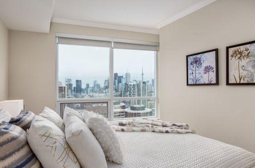 Photo 11 - QuickStay - Modern 2-Bedroom Condo, Panoramic City Views