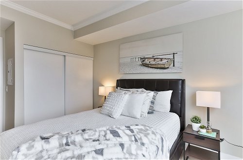 Photo 7 - QuickStay - Modern 2-Bedroom Condo, Panoramic City Views