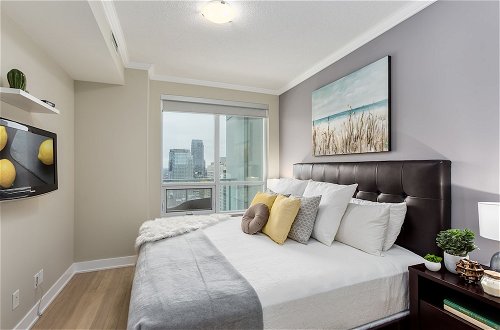 Photo 10 - QuickStay - Modern 2-Bedroom Condo, Panoramic City Views