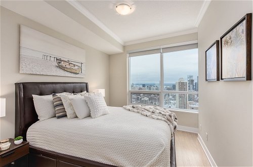 Photo 8 - QuickStay - Modern 2-Bedroom Condo, Panoramic City Views