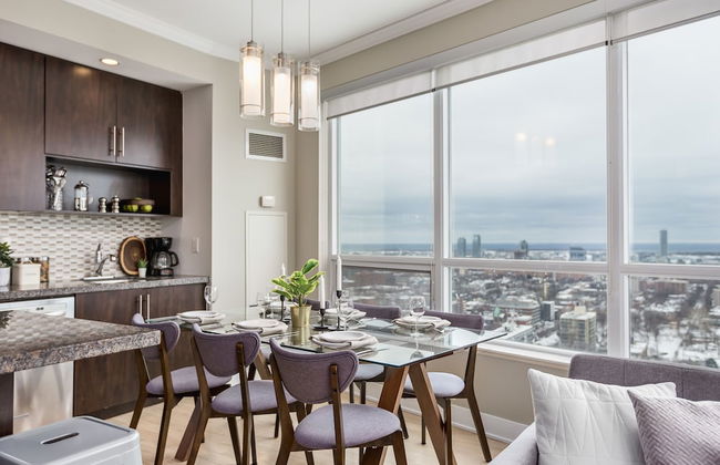 QuickStay - Modern 2-Bedroom Condo, Panoramic City Views - Foto 24