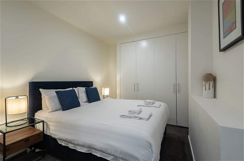 Photo 6 - Spacious CBD Apt in the Heart of Melbourne
