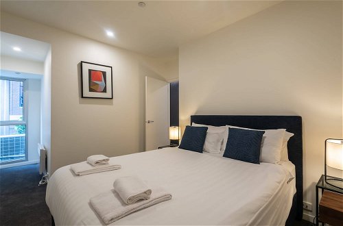 Photo 7 - Spacious CBD Apt in the Heart of Melbourne