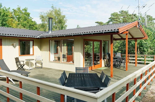 Photo 15 - 6 Person Holiday Home in Aakirkeby