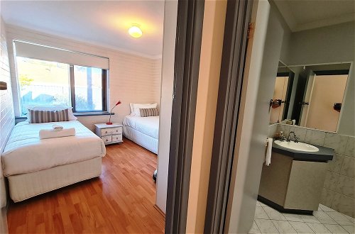 Foto 4 - OCEANS 4 Holiday or Business Apartment