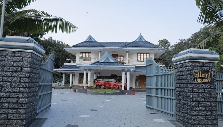 Photo 1 - Captivating 5-bed Villa in Vettiyar
