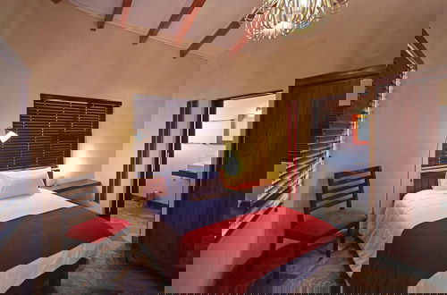 Photo 4 - Hartmann Suites
