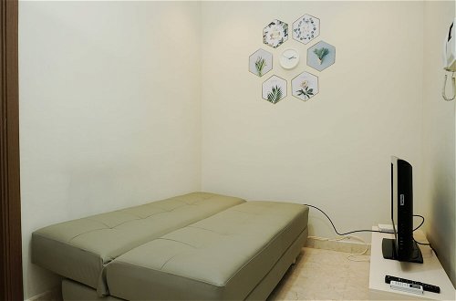 Photo 5 - Minimalist and Relaxing 1BR Apartment at Puri Orchard