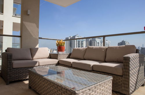 Photo 1 - Modern & Stylish 3BR Apt With Balcony