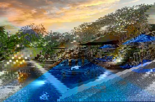 Photo 1 - Rama Residence Petitenget Hotel