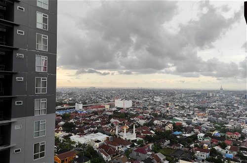 Foto 10 - Comfy Studio At Vida View Makassar Apartment