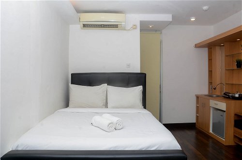 Photo 5 - Fully Furnished with Cozy Design Studio Bassura City Apartment