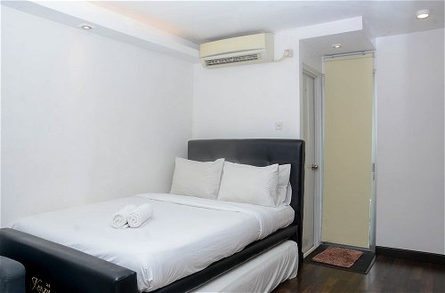 Foto 1 - Fully Furnished with Cozy Design Studio Bassura City Apartment